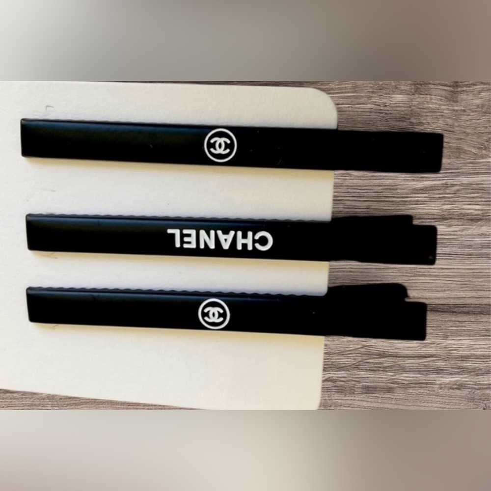 Chanel Beauty Hair Clips Matte Black Set pf 3 
NWT
